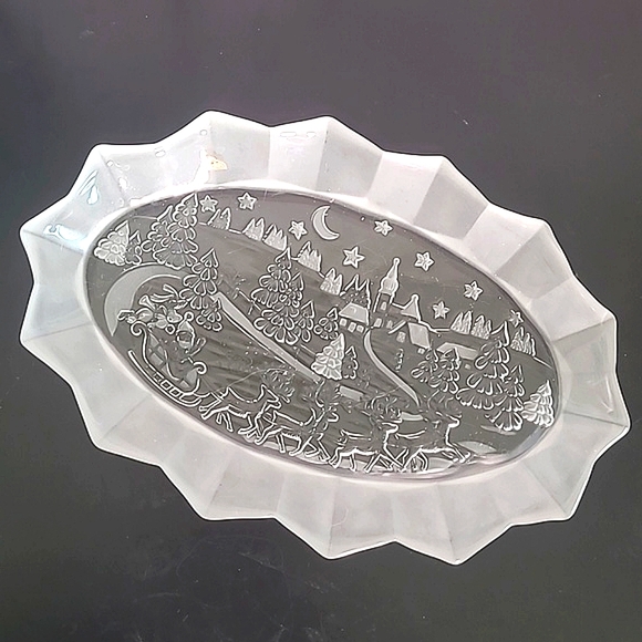 Christmas Scene Santa Claus Reindeer Nighttime Etched Frosted Glass Pie  Platter - Picture 3 of 14